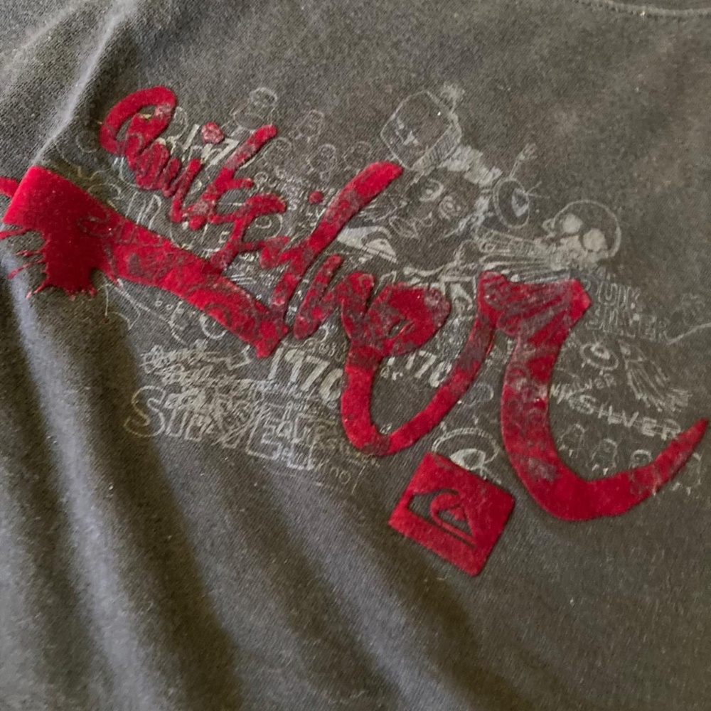 Vintage Quiksilver T-Shirt / HARD TO FIND / Size XL